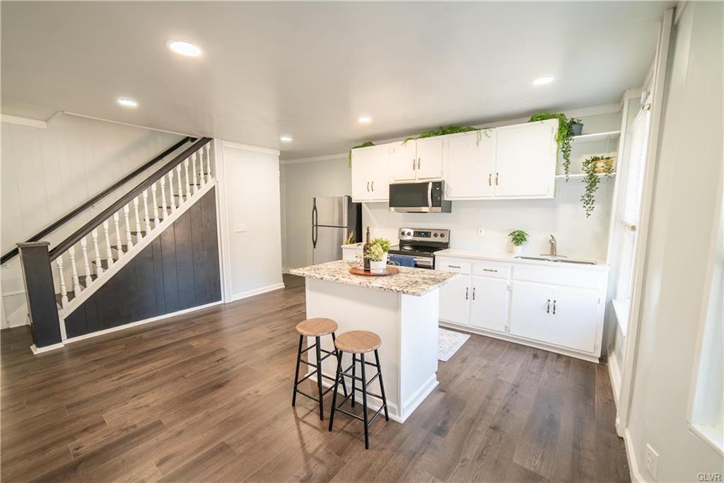 Allentown City, Pennsylvania 18102, United States, 5 Bedrooms Bedrooms, ,2 BathroomsBathrooms,Residential,Pending,86900