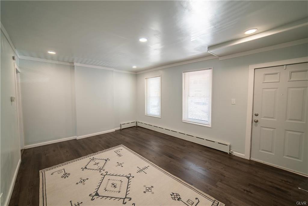 Allentown City, Pennsylvania 18102, United States, 5 Bedrooms Bedrooms, ,2 BathroomsBathrooms,Residential,Pending,86900