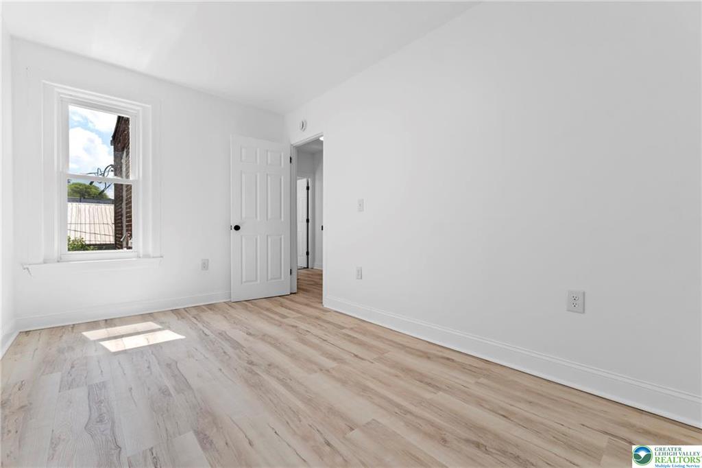 Allentown City, Pennsylvania 18109, United States, 4 Bedrooms Bedrooms, ,2 BathroomsBathrooms,Residential,Pending,127608