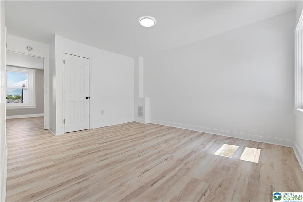 Allentown City, Pennsylvania 18109, United States, 4 Bedrooms Bedrooms, ,2 BathroomsBathrooms,Residential,Pending,127608