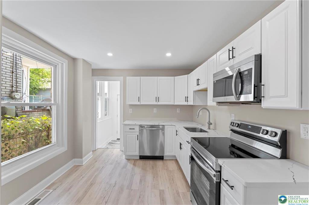 Allentown City, Pennsylvania 18109, United States, 4 Bedrooms Bedrooms, ,2 BathroomsBathrooms,Residential,Pending,127608