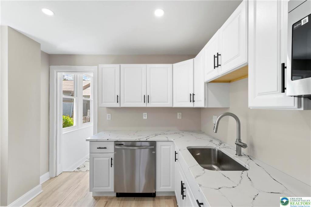 Allentown City, Pennsylvania 18109, United States, 4 Bedrooms Bedrooms, ,2 BathroomsBathrooms,Residential,Pending,127608