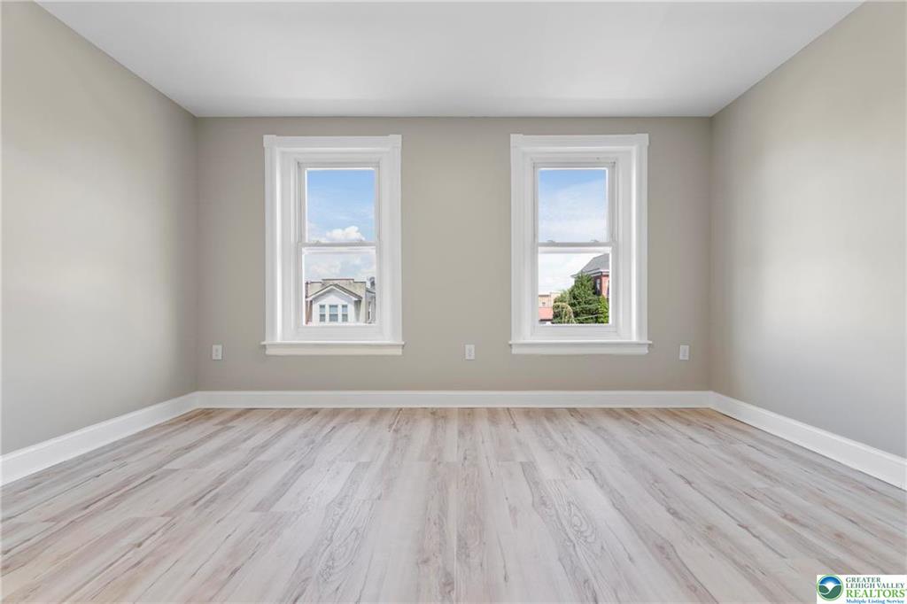 Allentown City, Pennsylvania 18109, United States, 4 Bedrooms Bedrooms, ,2 BathroomsBathrooms,Residential,Pending,127608