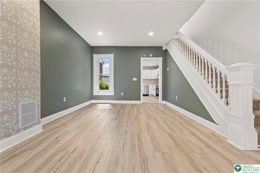 Allentown City, Pennsylvania 18109, United States, 4 Bedrooms Bedrooms, ,2 BathroomsBathrooms,Residential,Pending,127608