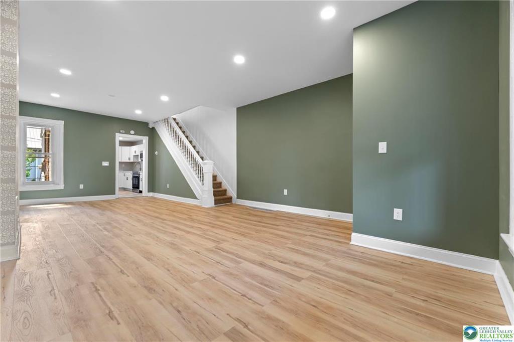 Allentown City, Pennsylvania 18109, United States, 4 Bedrooms Bedrooms, ,2 BathroomsBathrooms,Residential,Pending,127608