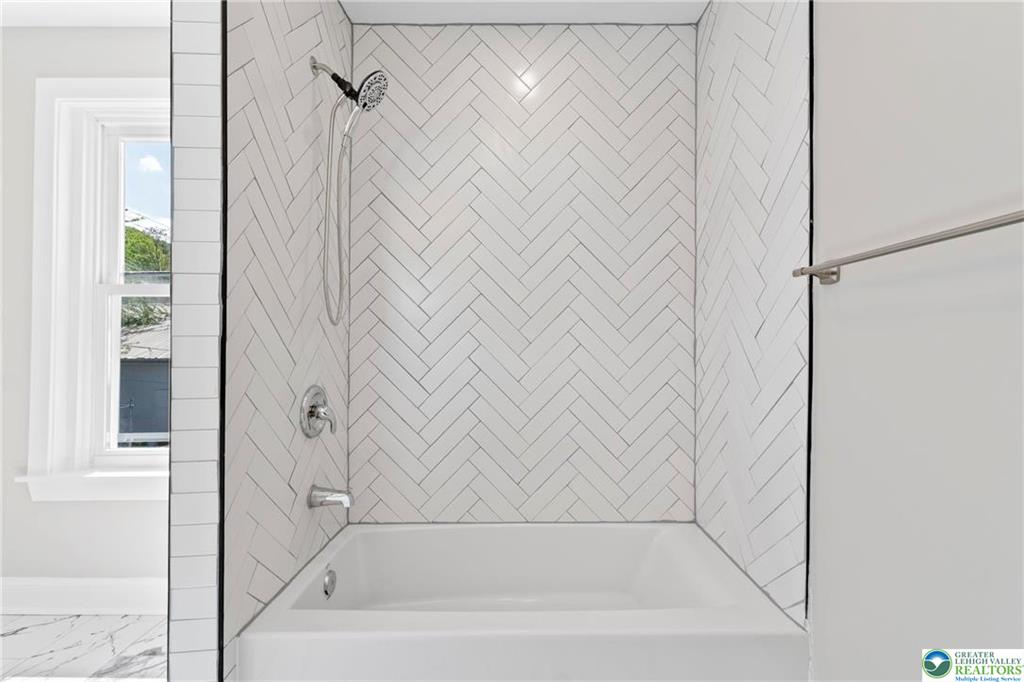 Allentown City, Pennsylvania 18109, United States, 4 Bedrooms Bedrooms, ,2 BathroomsBathrooms,Residential,Pending,127608