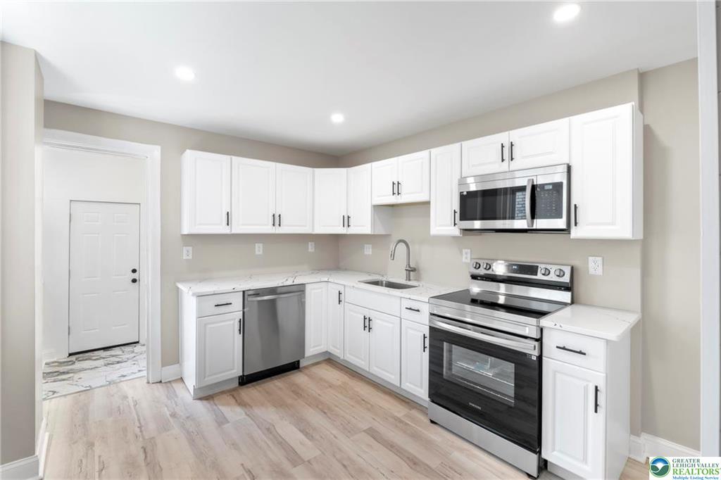 Allentown City, Pennsylvania 18109, United States, 4 Bedrooms Bedrooms, ,2 BathroomsBathrooms,Residential,Pending,127608