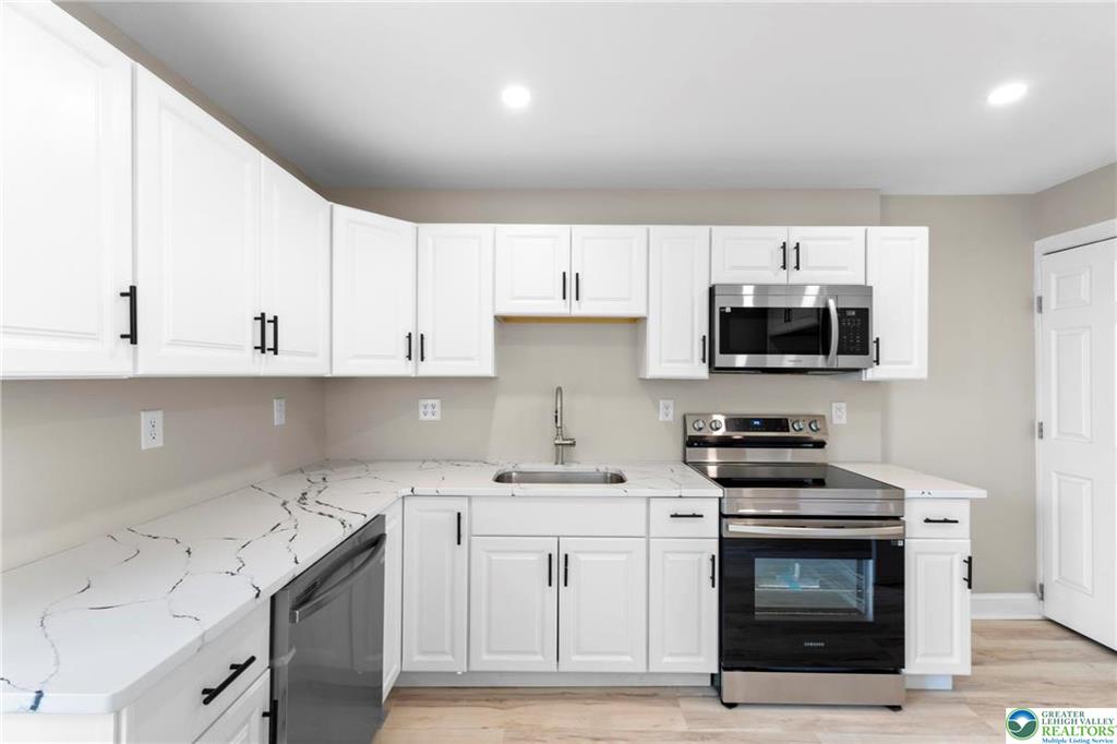 Allentown City, Pennsylvania 18109, United States, 4 Bedrooms Bedrooms, ,2 BathroomsBathrooms,Residential,Pending,127608