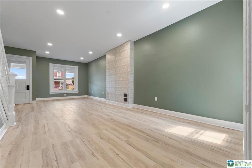 Allentown City, Pennsylvania 18109, United States, 4 Bedrooms Bedrooms, ,2 BathroomsBathrooms,Residential,Pending,127608