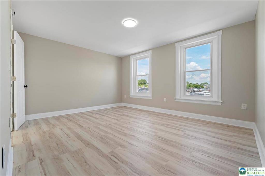 Allentown City, Pennsylvania 18109, United States, 4 Bedrooms Bedrooms, ,2 BathroomsBathrooms,Residential,Pending,127608