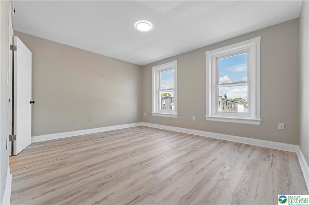 Allentown City, Pennsylvania 18109, United States, 4 Bedrooms Bedrooms, ,2 BathroomsBathrooms,Residential,Pending,127608