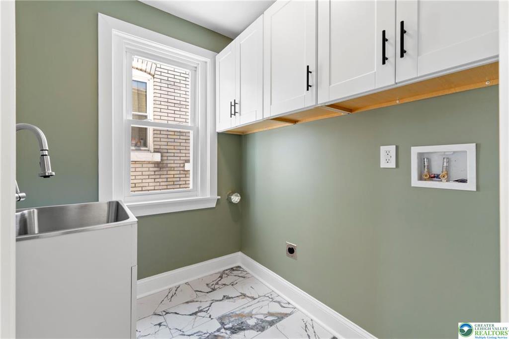 Allentown City, Pennsylvania 18109, United States, 4 Bedrooms Bedrooms, ,2 BathroomsBathrooms,Residential,Pending,127608