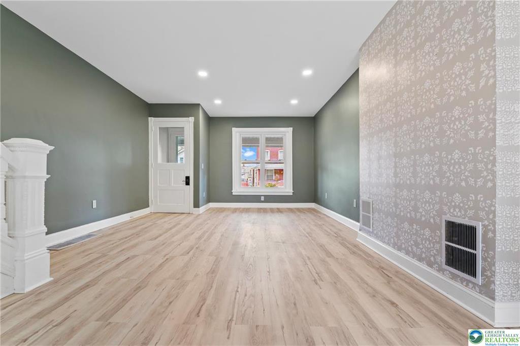 Allentown City, Pennsylvania 18109, United States, 4 Bedrooms Bedrooms, ,2 BathroomsBathrooms,Residential,Pending,127608