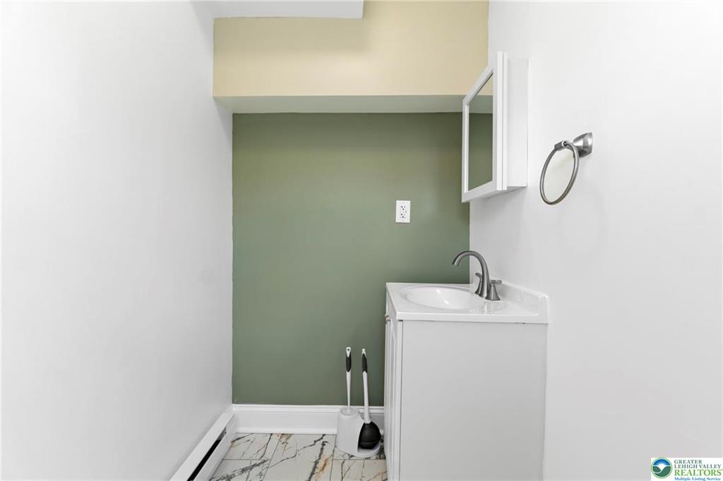 Allentown City, Pennsylvania 18109, United States, 4 Bedrooms Bedrooms, ,2 BathroomsBathrooms,Residential,Pending,127608