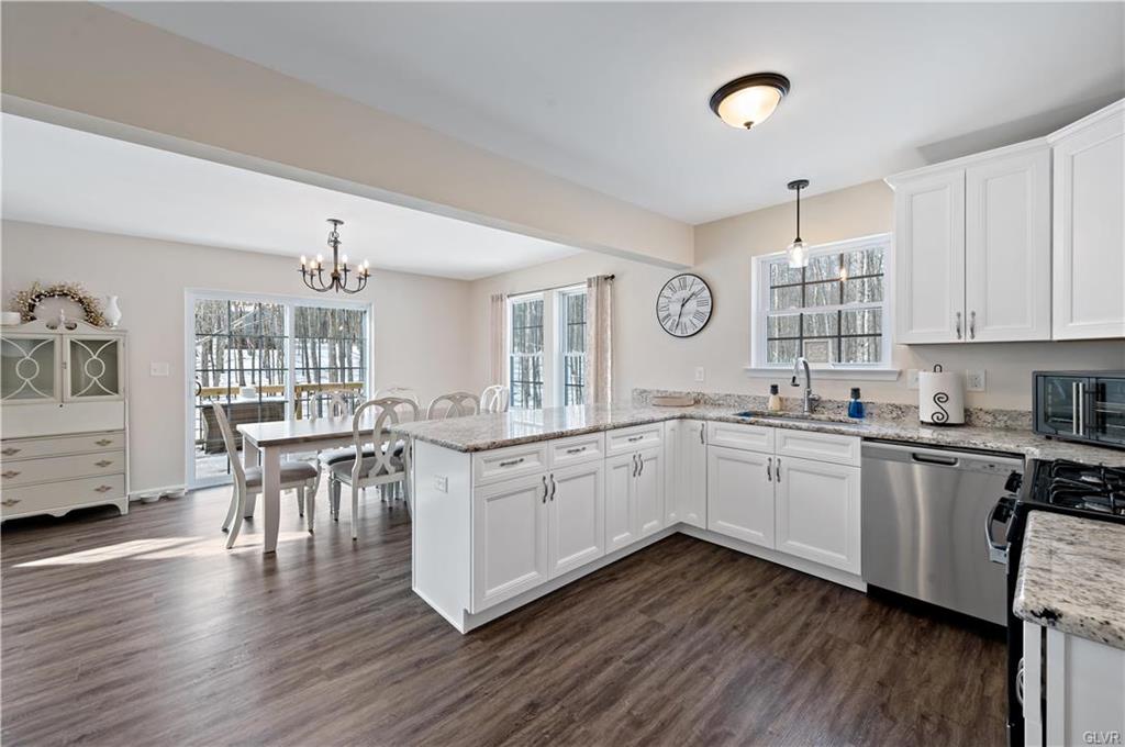 Pike County, Pennsylvania 18428, United States, 4 Bedrooms Bedrooms, ,3 BathroomsBathrooms,Residential,Pending,82942