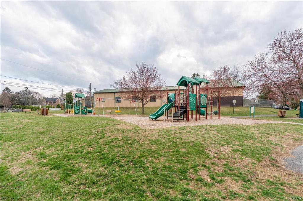 Alburtis Borough, Pennsylvania 18011, United States, 4 Bedrooms Bedrooms, ,3 BathroomsBathrooms,Residential,Pending,100931