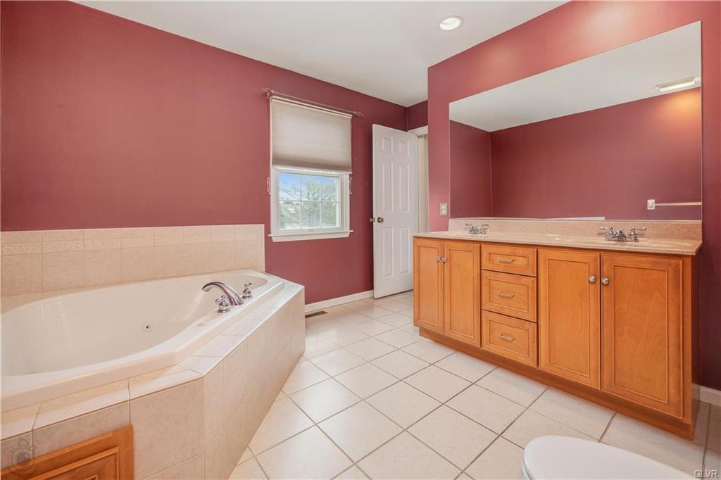 Forks Twp, Pennsylvania 18040, United States, 3 Bedrooms Bedrooms, ,3 BathroomsBathrooms,Residential,Active,102782