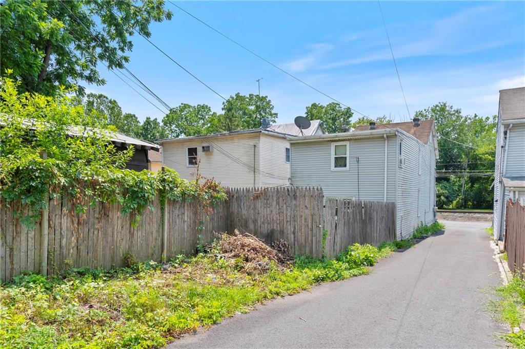 Allentown City, Pennsylvania 18109, United States, 4 Bedrooms Bedrooms, ,2 BathroomsBathrooms,Residential,Active,51614