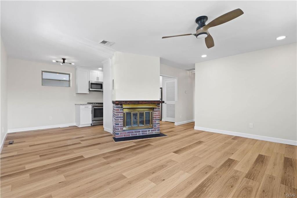 Allentown City, Pennsylvania 18103, United States, 2 Bedrooms Bedrooms, ,1 BathroomBathrooms,Residential,Pending,91072