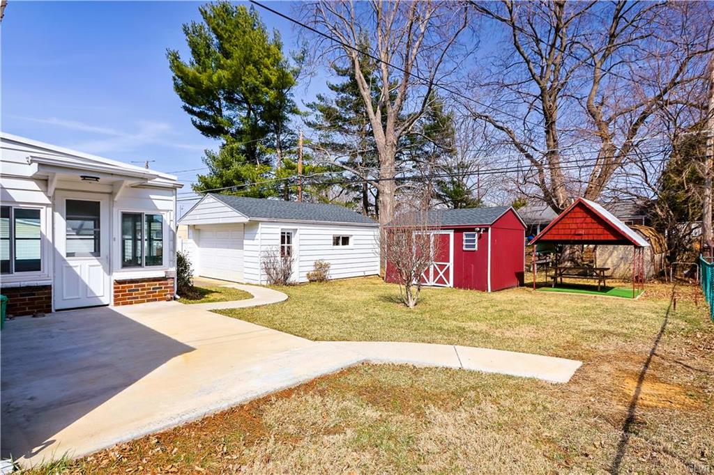 Allentown City, Pennsylvania 18103, United States, 2 Bedrooms Bedrooms, ,1 BathroomBathrooms,Residential,Pending,91072