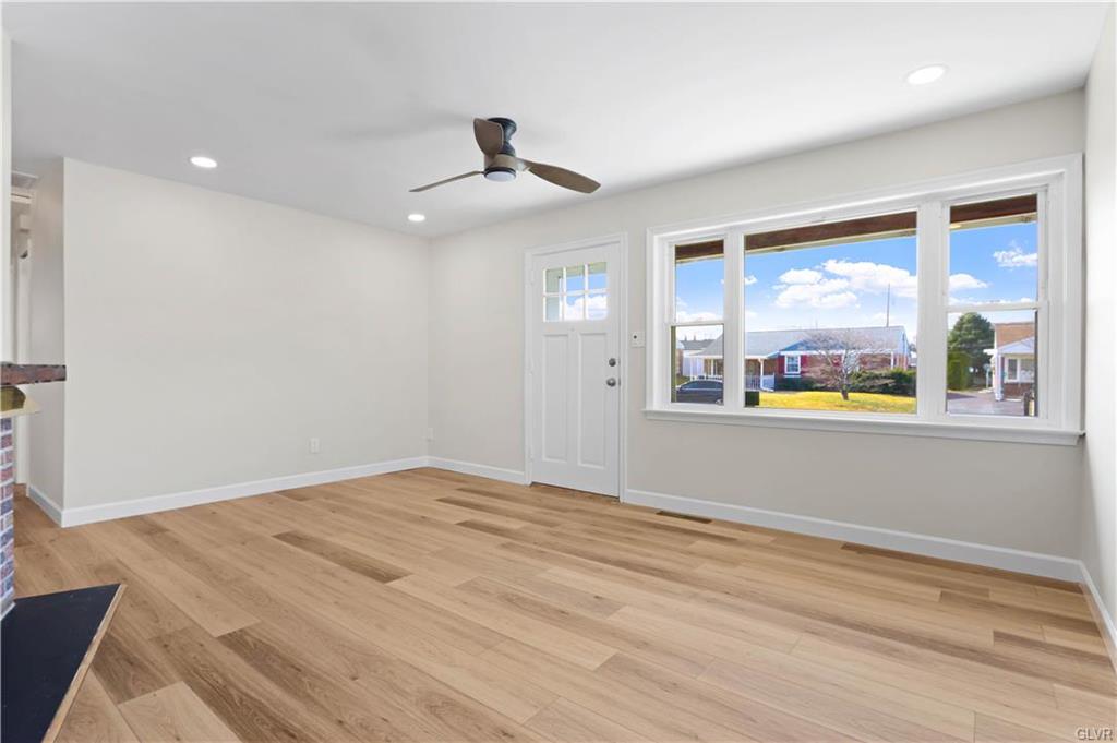 Allentown City, Pennsylvania 18103, United States, 2 Bedrooms Bedrooms, ,1 BathroomBathrooms,Residential,Pending,91072