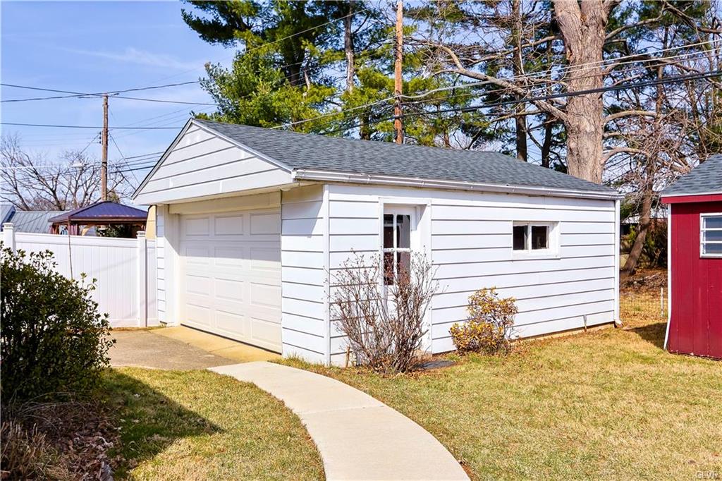 Allentown City, Pennsylvania 18103, United States, 2 Bedrooms Bedrooms, ,1 BathroomBathrooms,Residential,Pending,91072