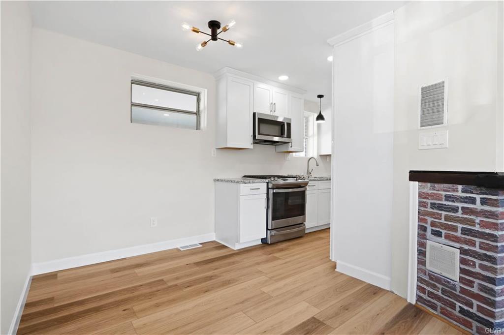 Allentown City, Pennsylvania 18103, United States, 2 Bedrooms Bedrooms, ,1 BathroomBathrooms,Residential,Pending,91072