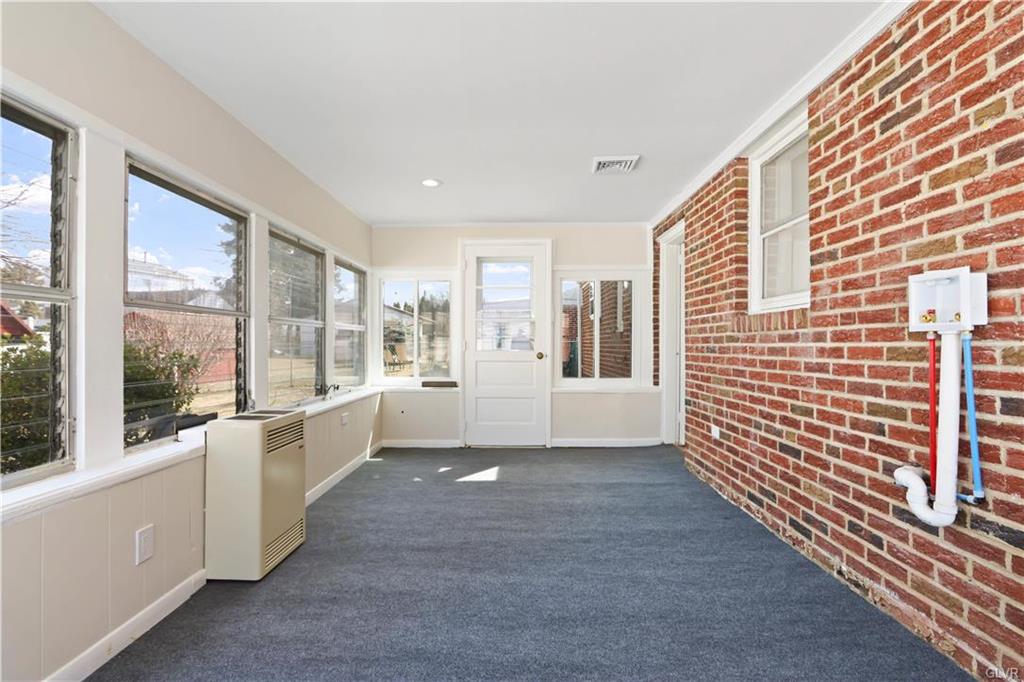 Allentown City, Pennsylvania 18103, United States, 2 Bedrooms Bedrooms, ,1 BathroomBathrooms,Residential,Pending,91072