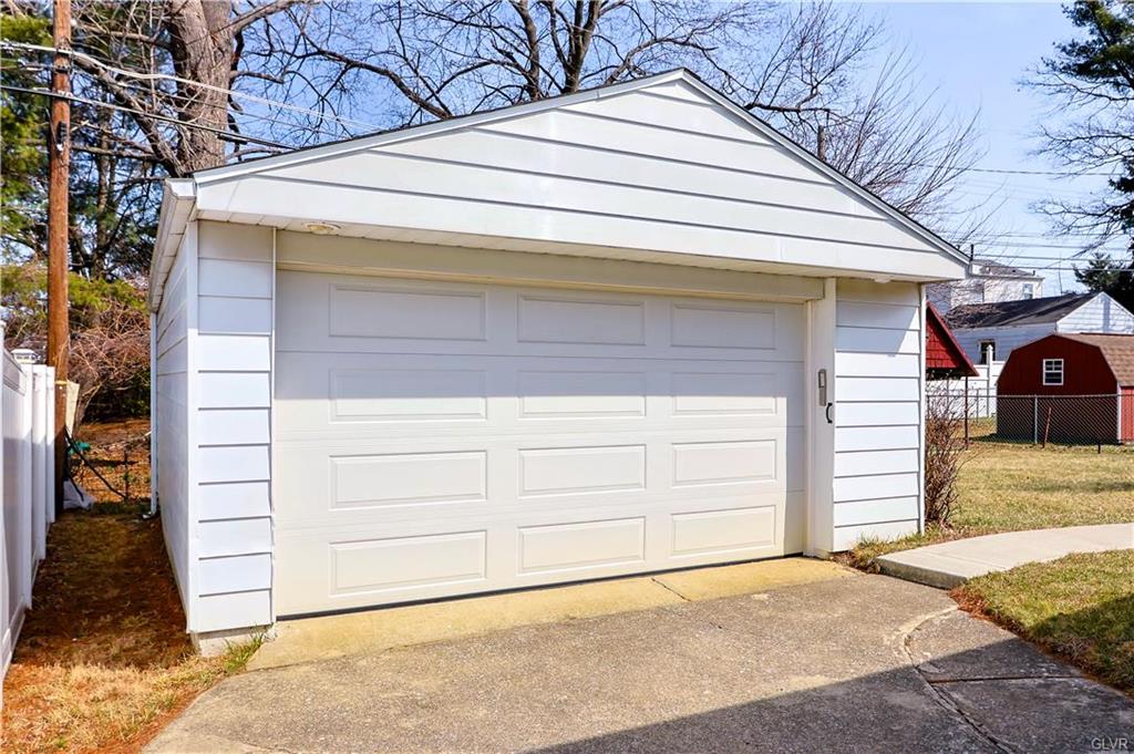 Allentown City, Pennsylvania 18103, United States, 2 Bedrooms Bedrooms, ,1 BathroomBathrooms,Residential,Pending,91072