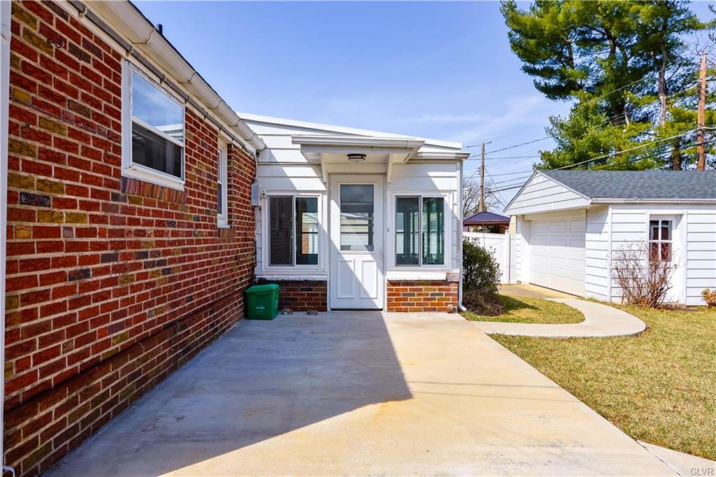 Allentown City, Pennsylvania 18103, United States, 2 Bedrooms Bedrooms, ,1 BathroomBathrooms,Residential,Pending,91072