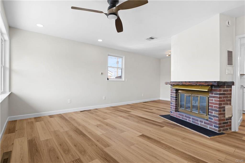 Allentown City, Pennsylvania 18103, United States, 2 Bedrooms Bedrooms, ,1 BathroomBathrooms,Residential,Pending,91072