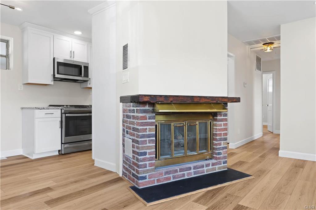 Allentown City, Pennsylvania 18103, United States, 2 Bedrooms Bedrooms, ,1 BathroomBathrooms,Residential,Pending,91072