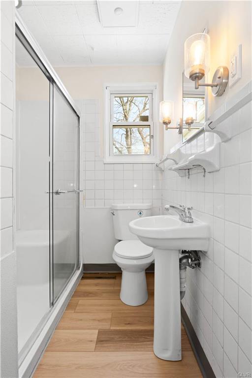 Allentown City, Pennsylvania 18103, United States, 2 Bedrooms Bedrooms, ,1 BathroomBathrooms,Residential,Pending,91072