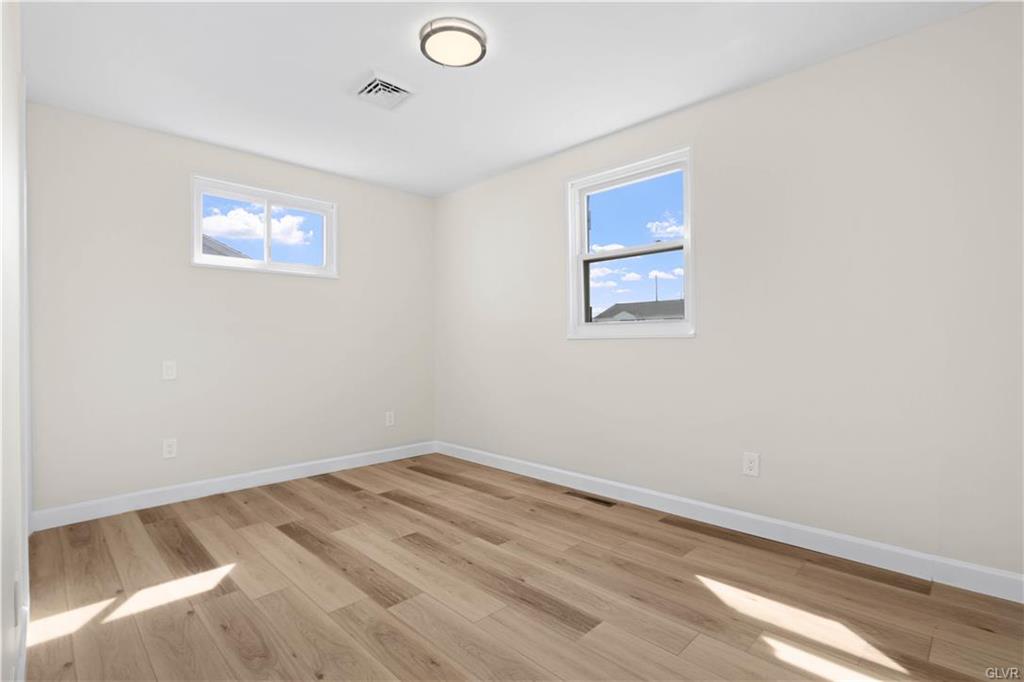 Allentown City, Pennsylvania 18103, United States, 2 Bedrooms Bedrooms, ,1 BathroomBathrooms,Residential,Pending,91072