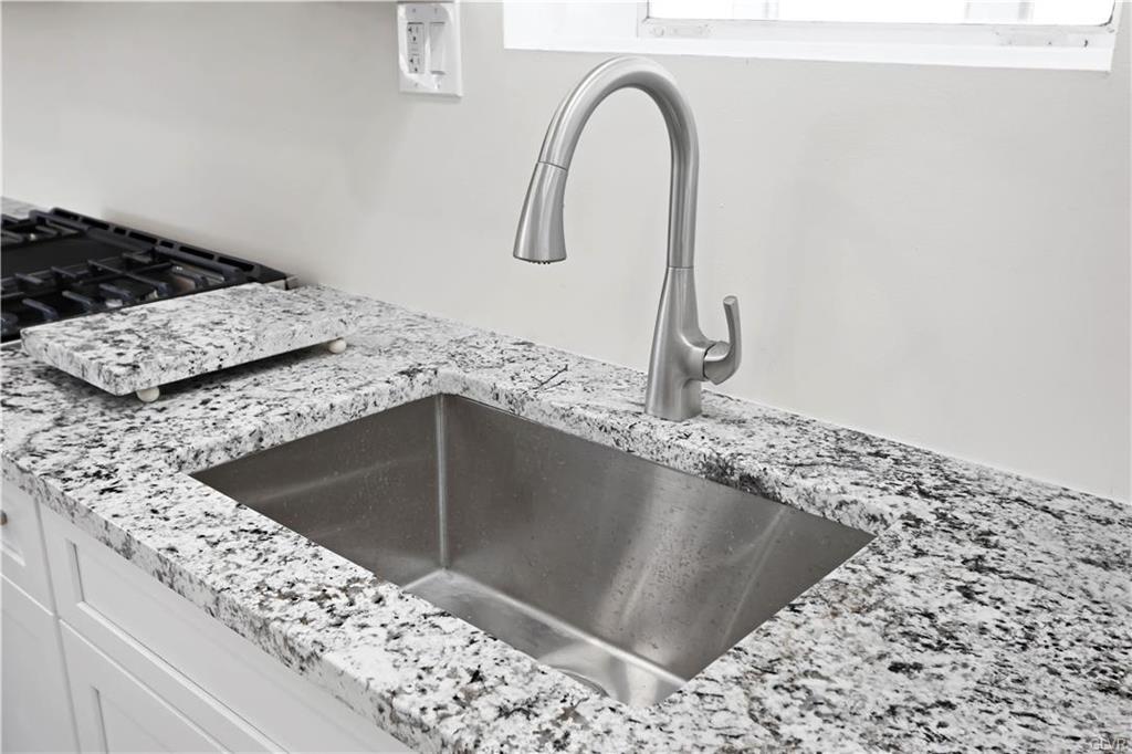 Allentown City, Pennsylvania 18103, United States, 2 Bedrooms Bedrooms, ,1 BathroomBathrooms,Residential,Pending,91072