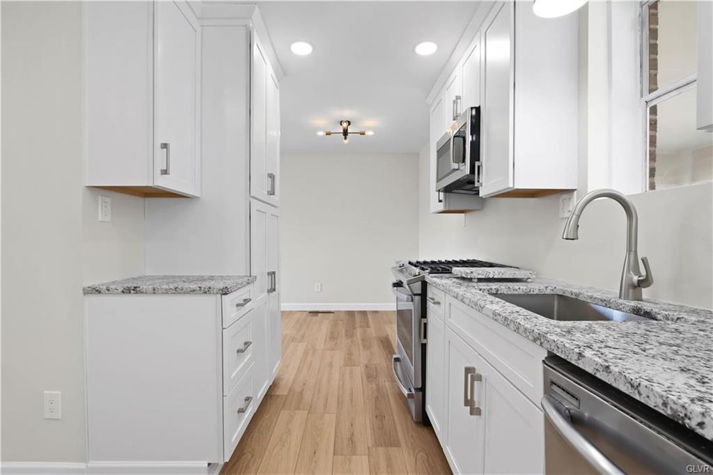 Allentown City, Pennsylvania 18103, United States, 2 Bedrooms Bedrooms, ,1 BathroomBathrooms,Residential,Pending,91072