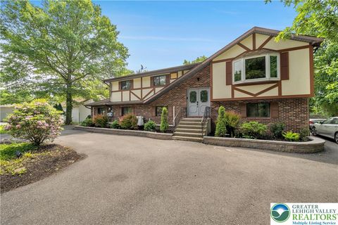 Photo of 86 Lower Lakeview Drive, Middle Smithfield Twp, PA 18302 (MLS # 764795) Photo of 86 Lower Lakeview Drive, Middle Smithfield Twp, PA 18302 (MLS # 764795)