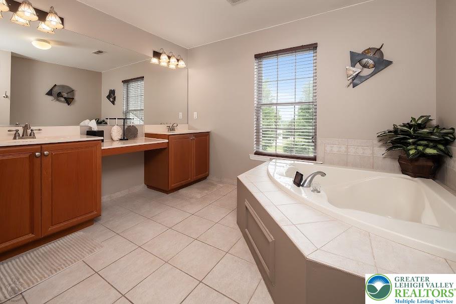 Macungie Boro, Pennsylvania 18062, United States, 4 Bedrooms Bedrooms, ,3 BathroomsBathrooms,Residential,Pending,153515