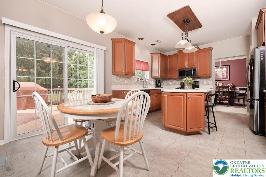 Macungie Boro, Pennsylvania 18062, United States, 4 Bedrooms Bedrooms, ,3 BathroomsBathrooms,Residential,Pending,153515