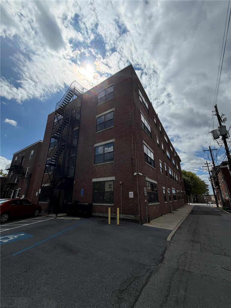 528 N New Street 19
