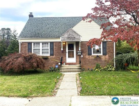 Photo of 2236 Lincoln Street, Bethlehem, PA 18017 (MLS # 766990) Photo of 2236 Lincoln Street, Bethlehem, PA 18017 (MLS # 766990)