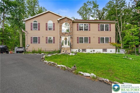 Homes For Sale - 195 Sunrise Loop<br/> Pocono Twp, PA 18332