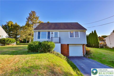 Photo of 2922 Clayton Street, Palmer Twp, PA 18045 (MLS # 766656) Photo of 2922 Clayton Street, Palmer Twp, PA 18045 (MLS # 766656)