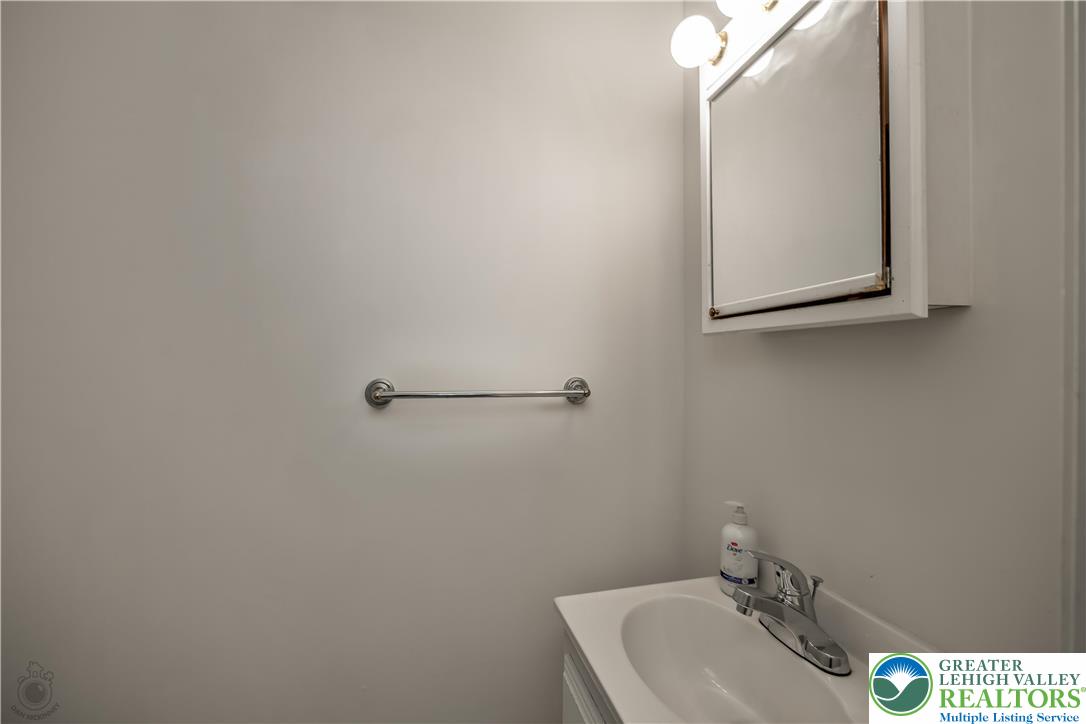 Upper Macungie Twp, Pennsylvania 18104, United States, 3 Bedrooms Bedrooms, ,3 BathroomsBathrooms,Residential,Active,173415