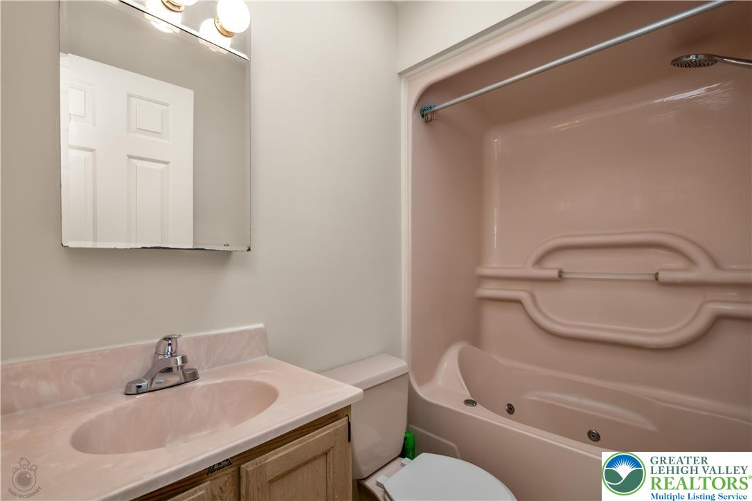 Upper Macungie Twp, Pennsylvania 18104, United States, 3 Bedrooms Bedrooms, ,3 BathroomsBathrooms,Residential,Active,173415