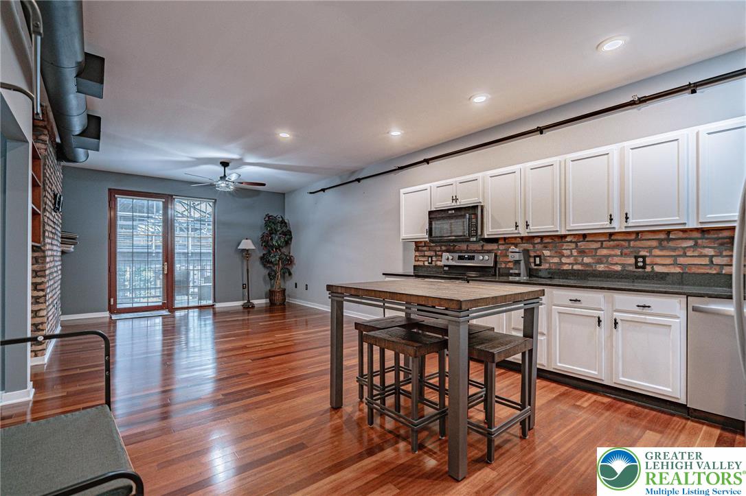 11 W 2nd Street 340