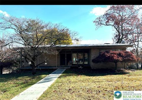 Photo of 407 E Plainfield Avenue, Pen Argyl Boro, PA 18072 (MLS # 771763)