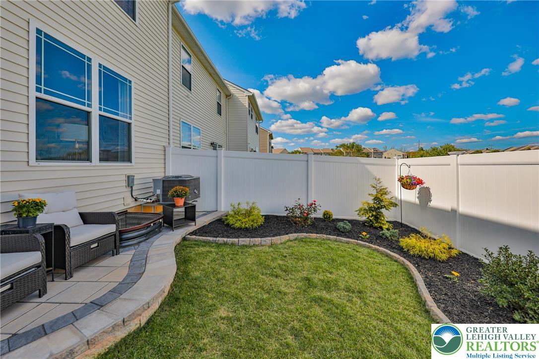 Allentown City, Pennsylvania 18104, United States, 3 Bedrooms Bedrooms, ,3 BathroomsBathrooms,Residential,Active,225342