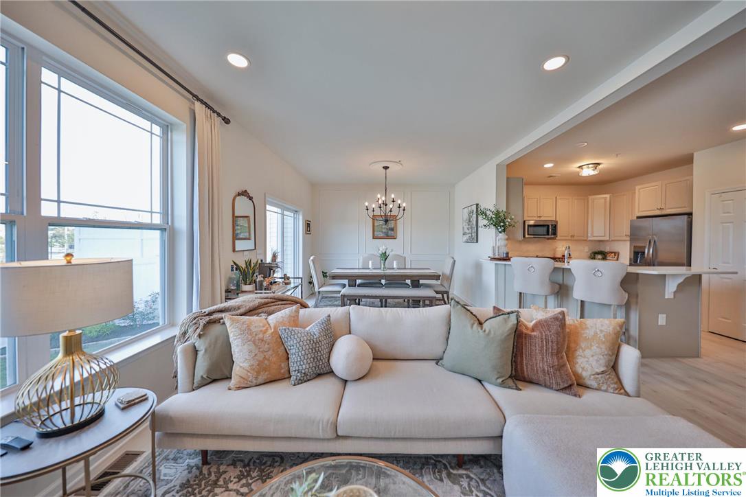 Allentown City, Pennsylvania 18104, United States, 3 Bedrooms Bedrooms, ,3 BathroomsBathrooms,Residential,Active,225342