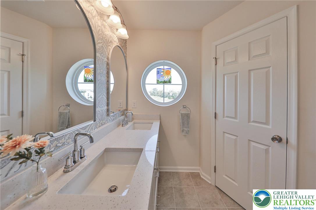 Allentown City, Pennsylvania 18104, United States, 3 Bedrooms Bedrooms, ,3 BathroomsBathrooms,Residential,Active,225342